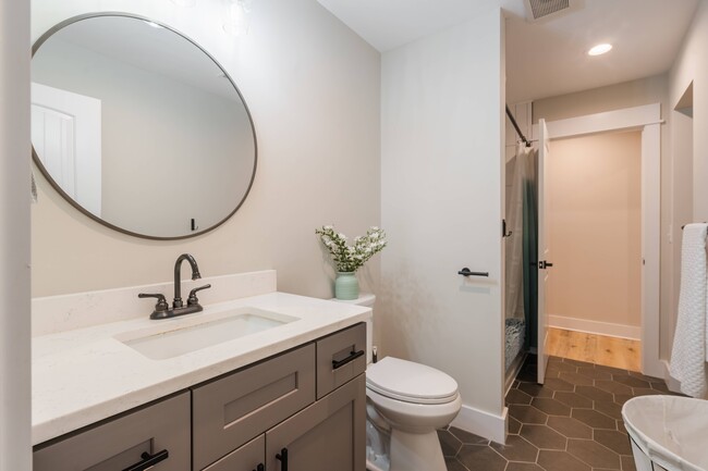 Building Photo - 104 Elohi Ln