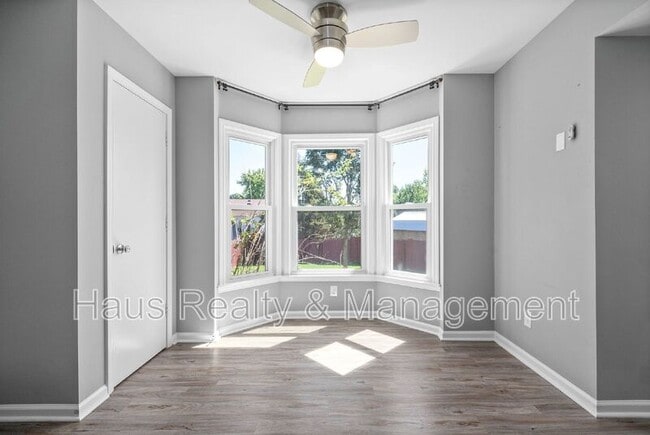 Building Photo - 830 Iris Ln