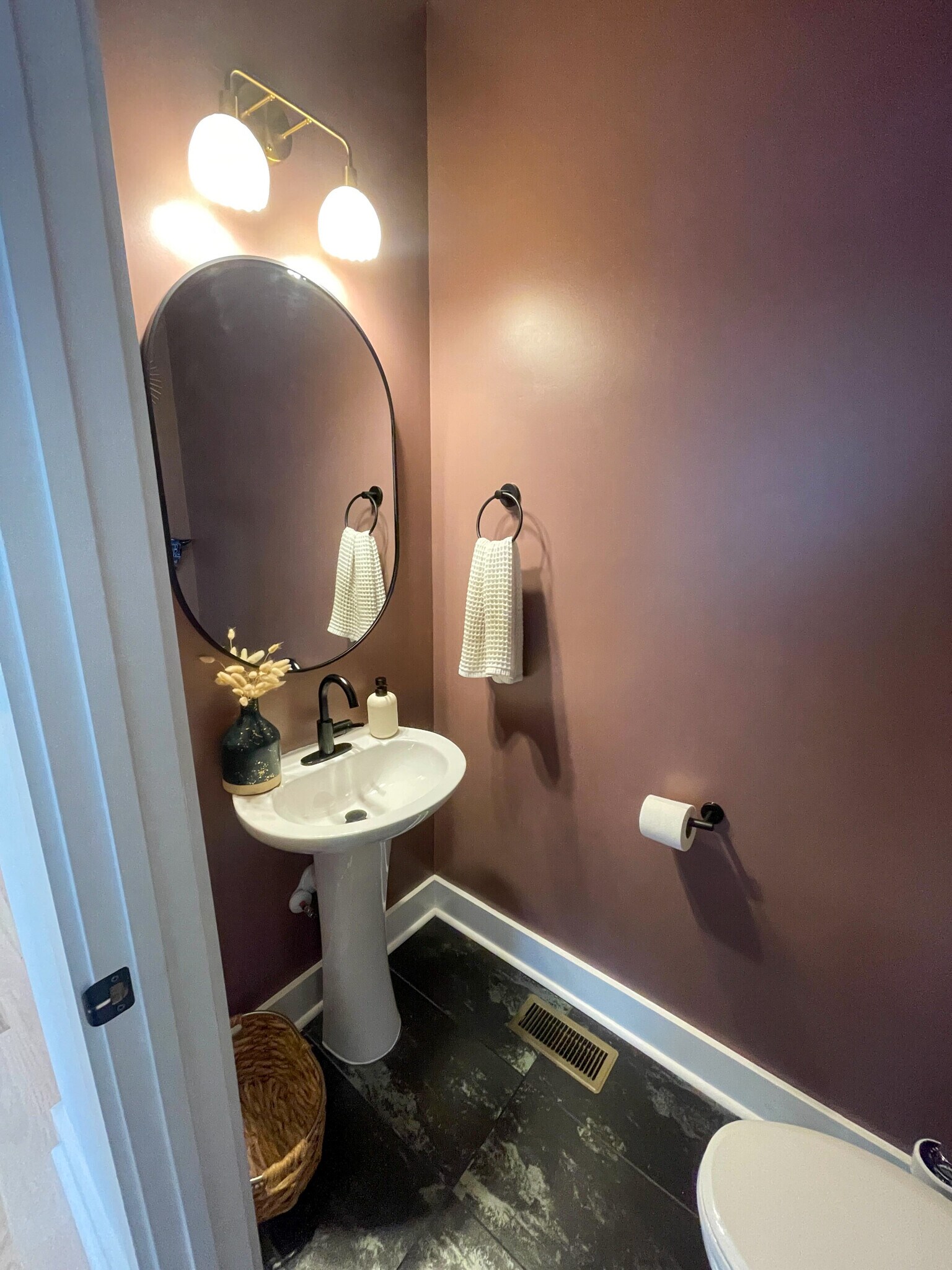 Building Photo - 3051 Hillside Rd