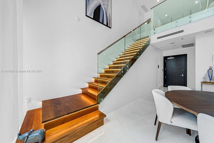 Building Photo - 200 Biscayne Boulevard Way