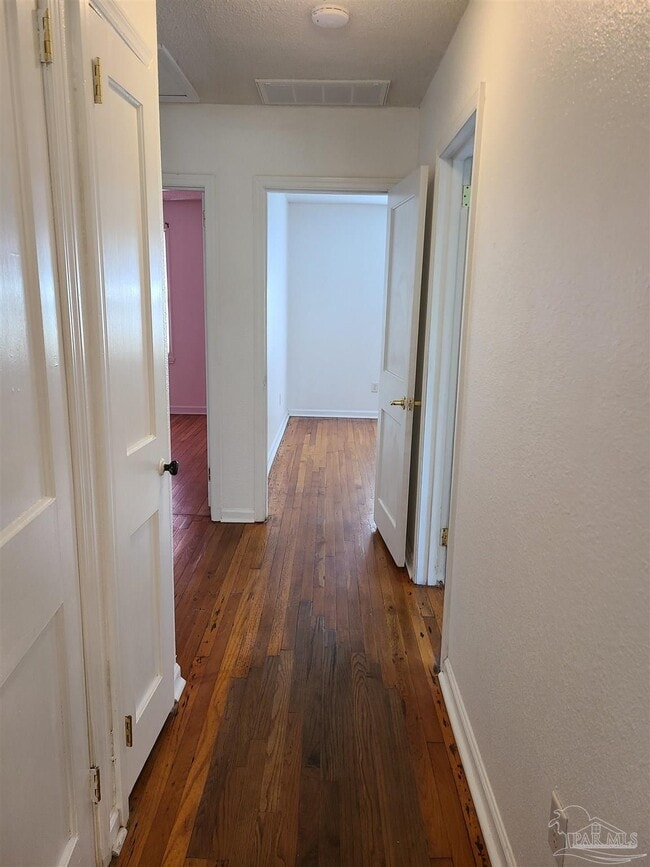 Building Photo - 415 Gibbs Rd