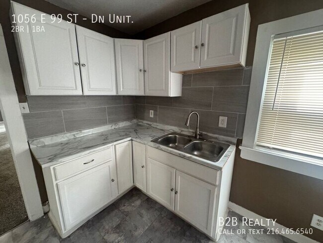 Building Photo - 1056 E 99th St