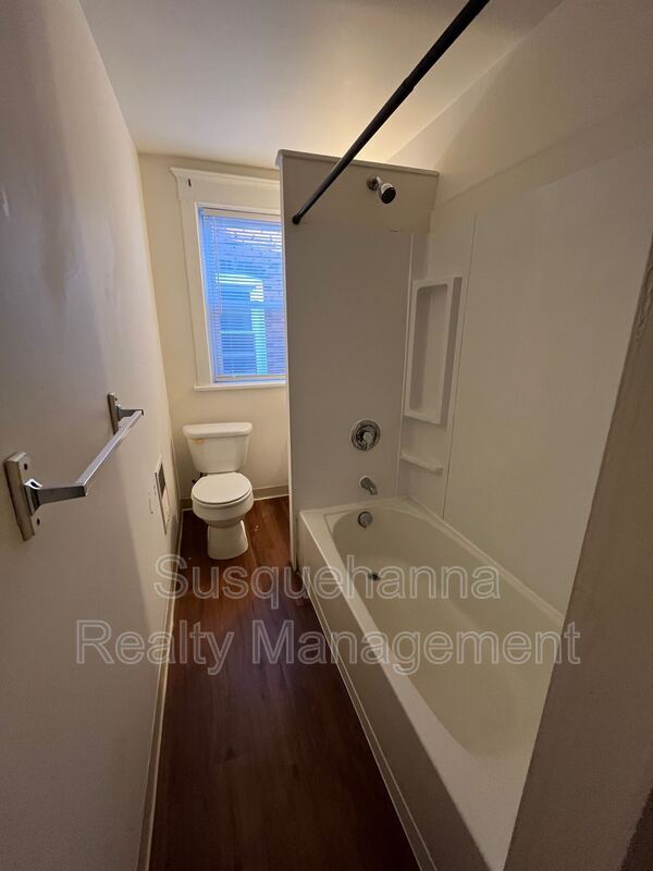 Building Photo - 1816 Boas St