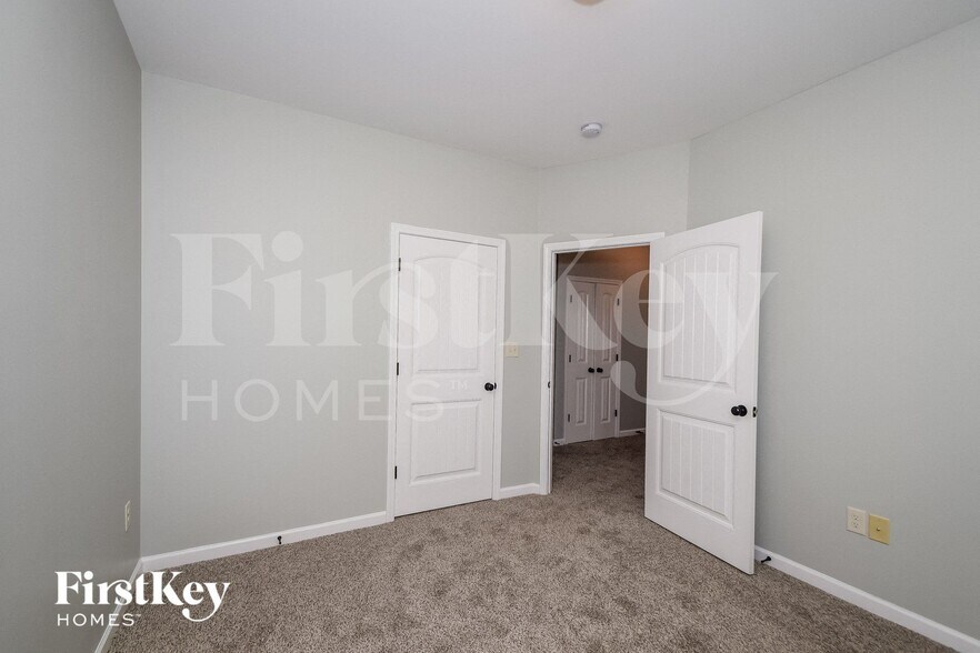 Building Photo - 5573 Timber Leaf Trail