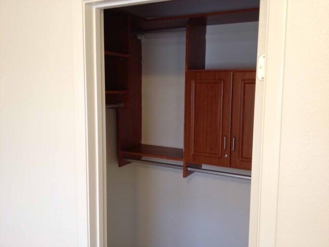 Building Photo - Two Story townhouse with one car garage.