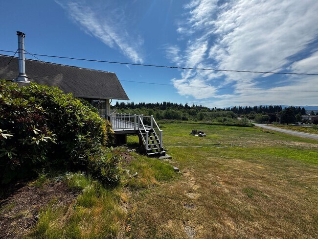 Building Photo - 2 Bedroom + Bonus Room + Loft Hansville Ho...