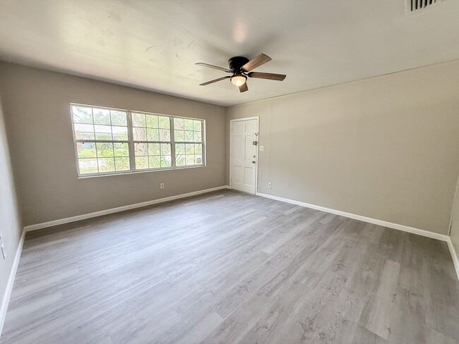 Building Photo - 3331 NW 27th Ave