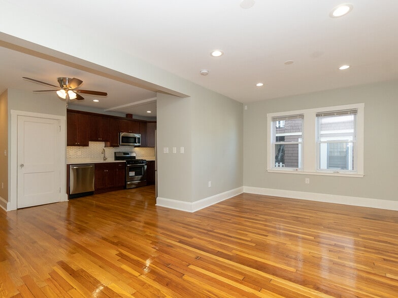 Building Photo - 20 Manley St