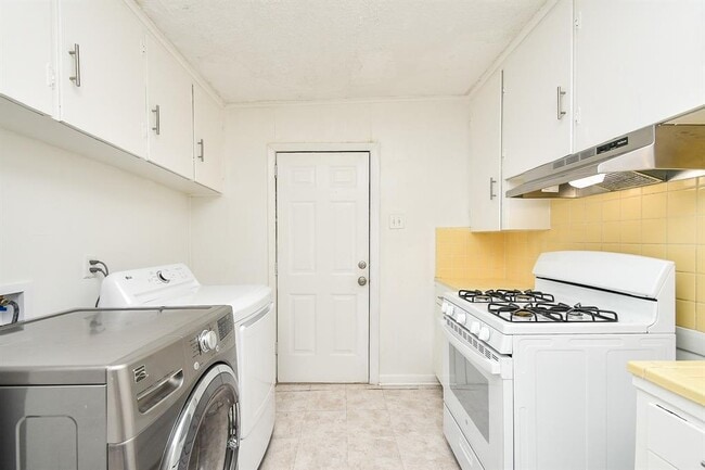 Building Photo - 4416 Mt Vernon St