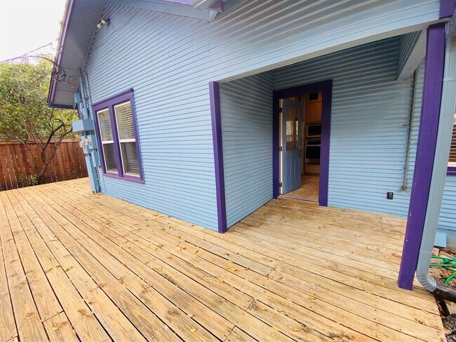 Building Photo - 404 E 35th St