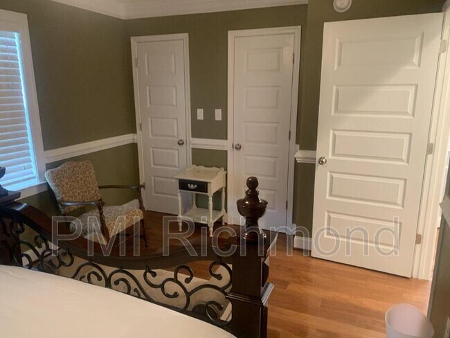 Building Photo - 2106 Cedar St