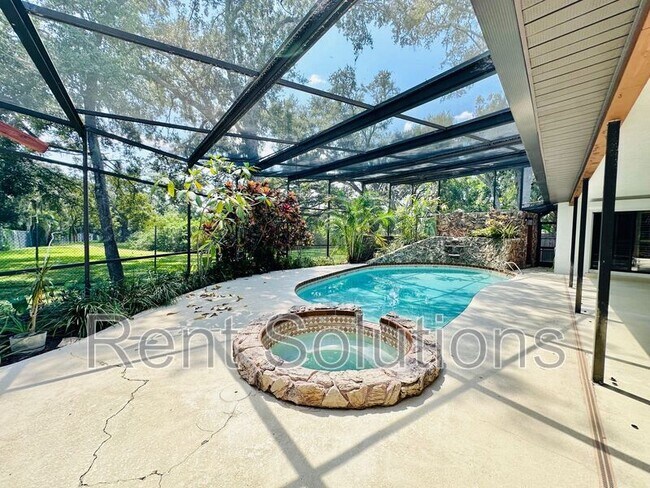 Building Photo - 3015 Tall Pine Dr