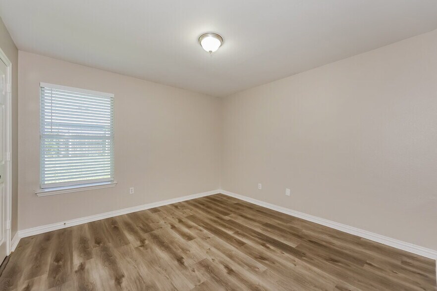 Building Photo - 1601 Prescott Dr