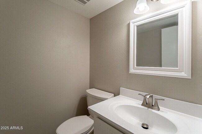 Building Photo - 11026 N 28th Dr