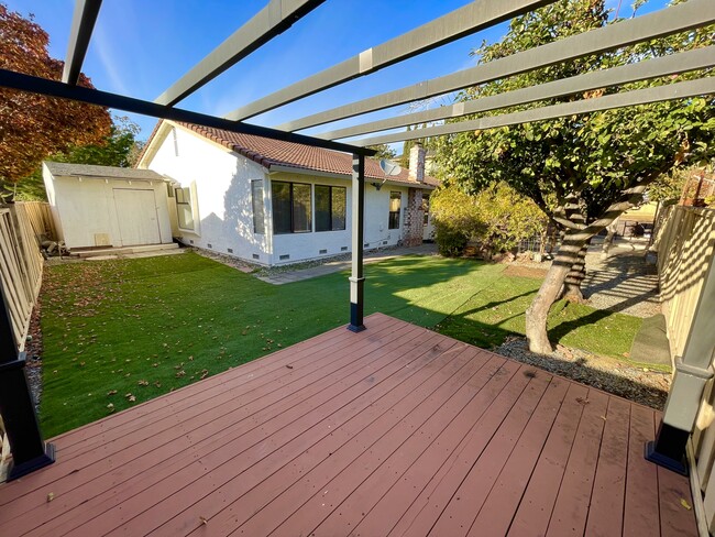 Building Photo - 3520 Pleasant Knl Dr