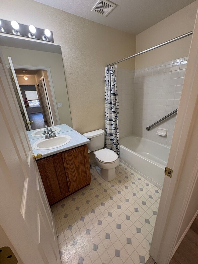 Building Photo - Ranch home in quiet neighborhood