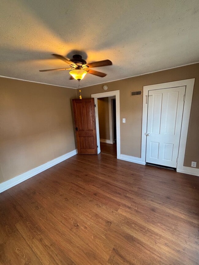 Building Photo - 334O