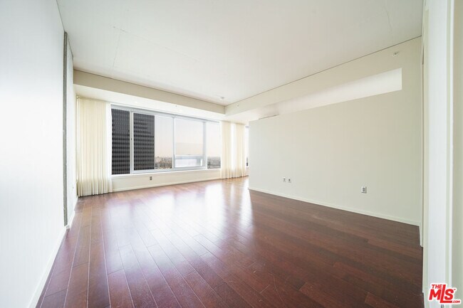 Building Photo - 1155 S Grand Ave