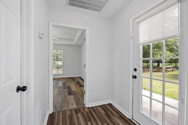 Building Photo - 75 Oak Ridge Cir