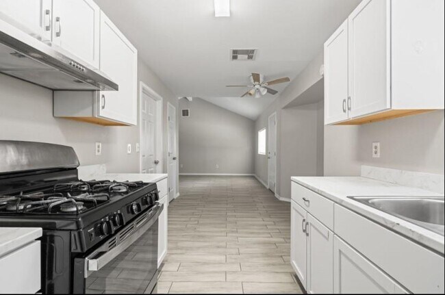 Building Photo - 6811 Feather Creek Dr