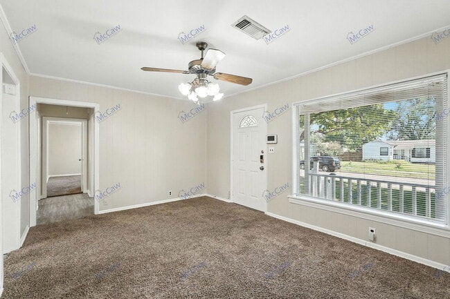 Building Photo - 1605 Maple Dr