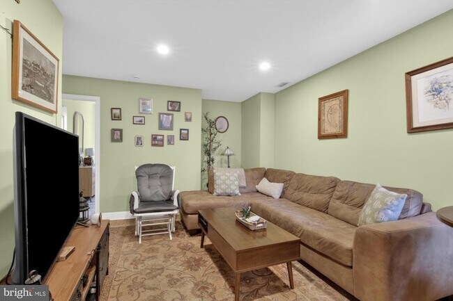 Building Photo - 4215 Ridge Ave