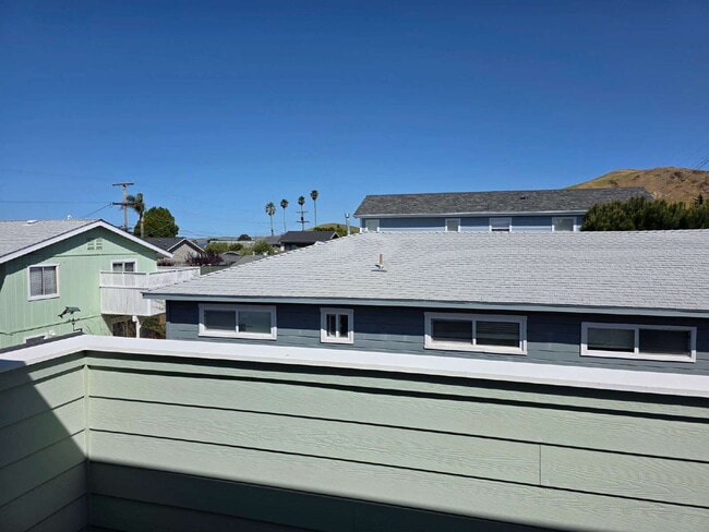 Building Photo - AVAILABLE NOW - 1 Bed, 1 Bath Morro Bay Apartment with Ocean View
