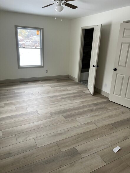 Building Photo - 1930 Elna Kay Dr