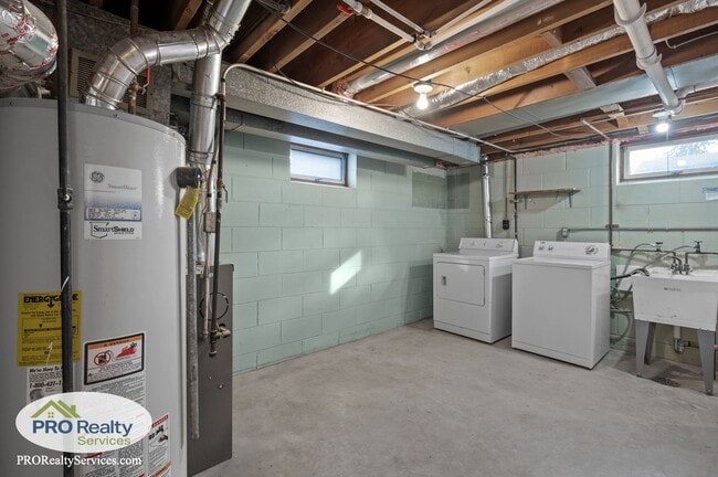 Building Photo - 4359 7th St NE