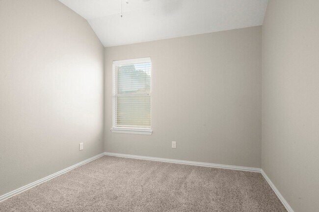 Building Photo - 14707 Oaks Crossing Ln