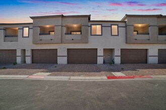 Building Photo - Stunning Home Located in the Desirable Bla...