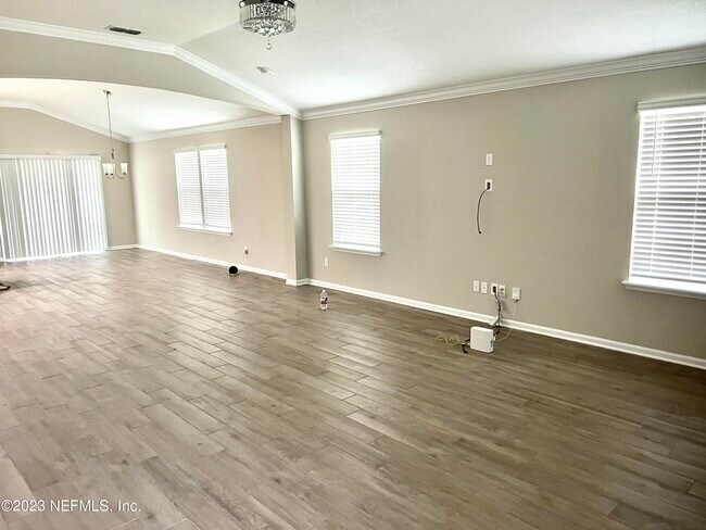 Building Photo - 574 Northside Dr S