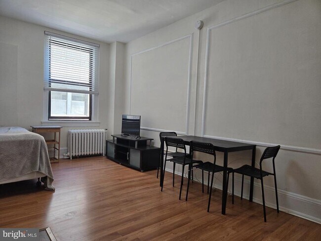 Building Photo - 1324 Locust St