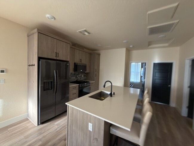 Building Photo - 2826 E Teaberry Dr