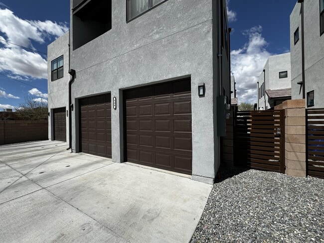 Building Photo - 844 Tijeras Ave NW