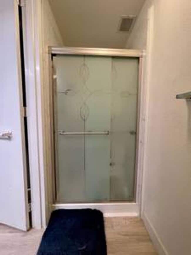 Building Photo - 6 MONTHS SHORT TERM RENTAL FURNISHED CONDO AVAILABLE