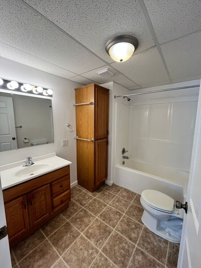 Building Photo - Bright 2 Bed / 2 Bath Basement Apartment with Garage Access – Driggs, ID