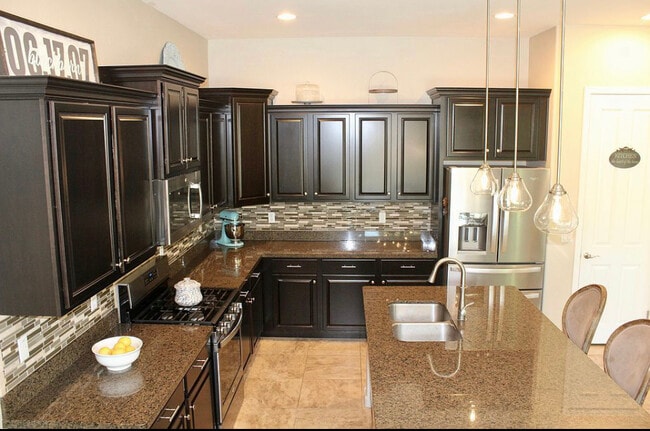 Building Photo - 20892 W Eastview Way