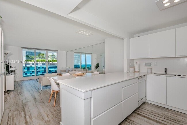 Building Photo - 2301 Collins Ave