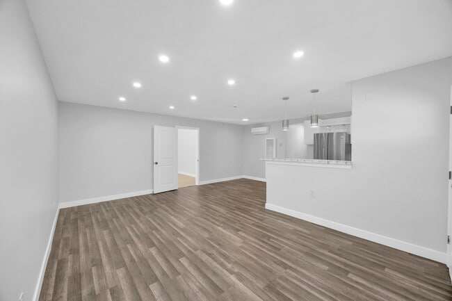 Building Photo - 1603 Vuelta Grande Ave