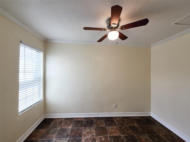 Building Photo - 1204 De Boll St