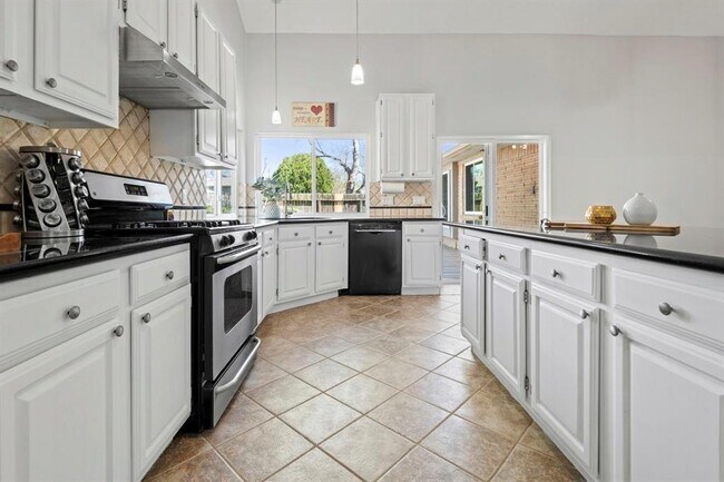 Building Photo - 3323 Peachwood Ln