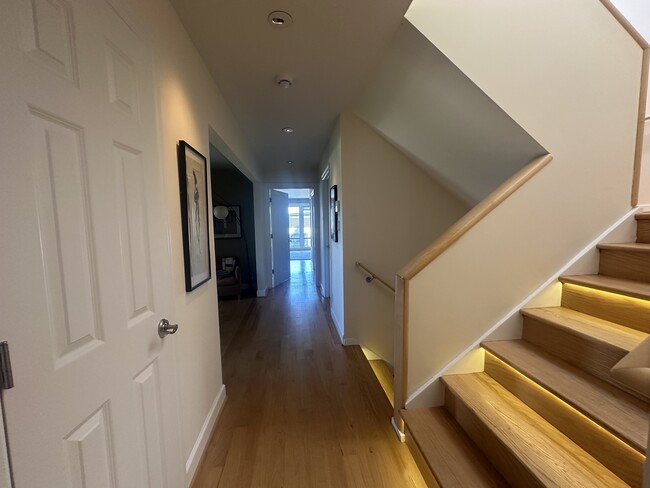 Building Photo - 304 Twin Peaks Blvd