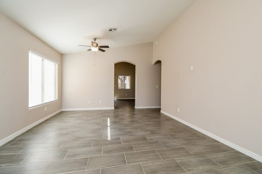 Building Photo - 438 N Opal