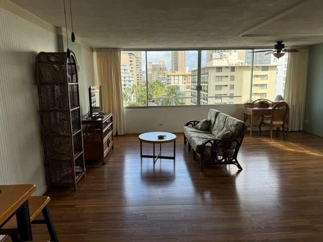 Building Photo - Seaside Towers fully furnished one bedroom...