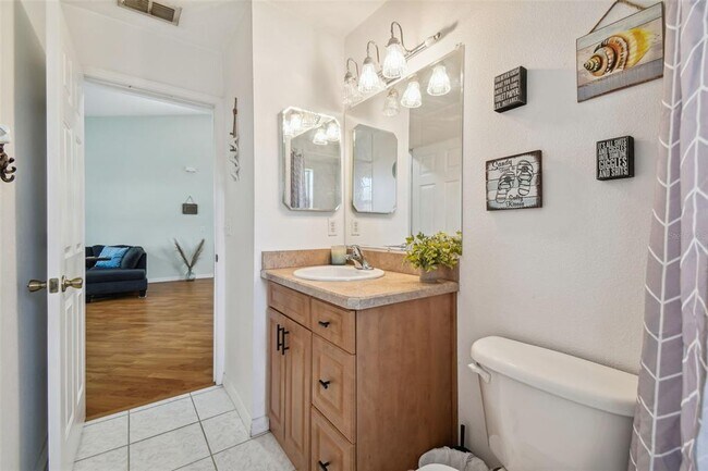 Building Photo - 5840 Mariposa Dr