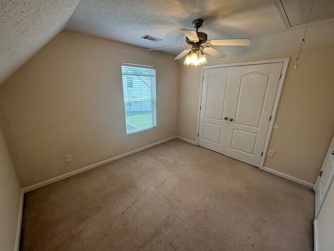 Building Photo - PRE-LEASING FOR AUGUST 2025! WAIVED SECURI...