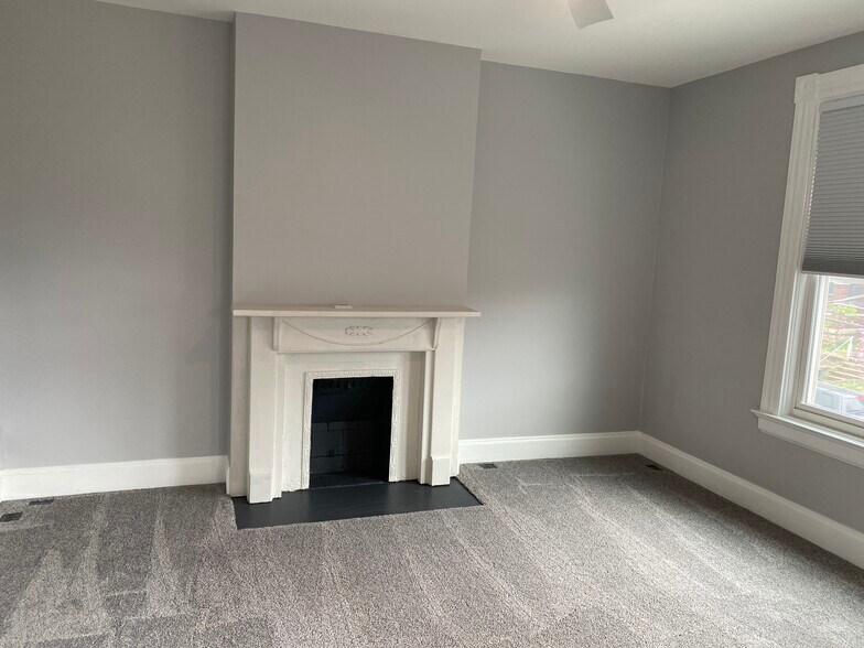 Building Photo - 4237 Chambers St