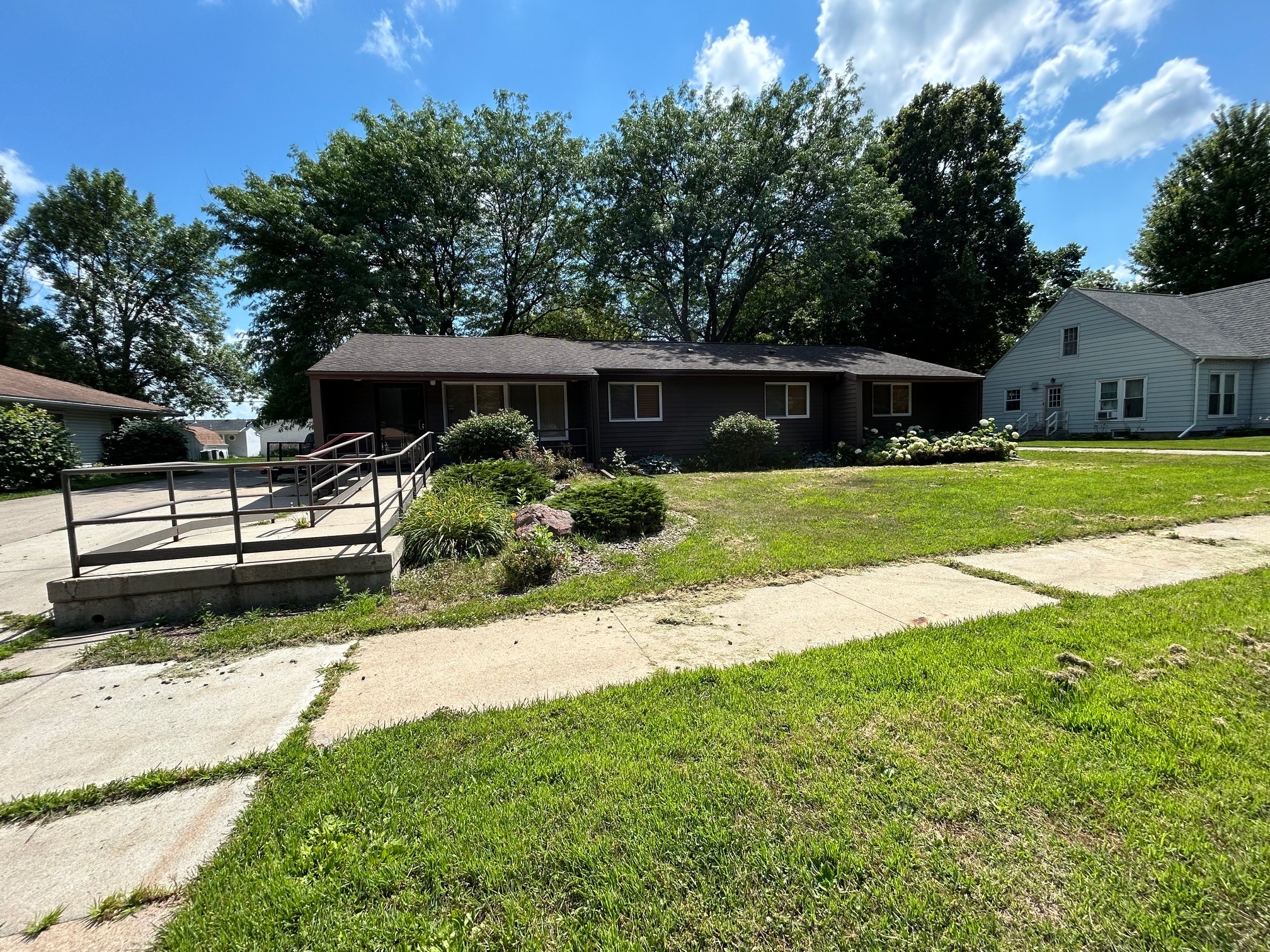 Building Photo - 318 1st St SW