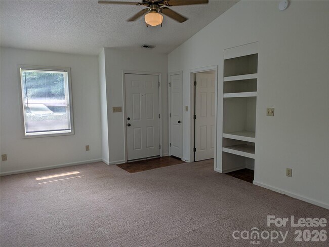 Building Photo - 113 Birdie Ct